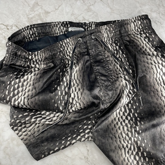Swim Trunks, Calvin Klein, blk/get Bubble Sheen Pattern. Sz Med - Picture 7 of 12